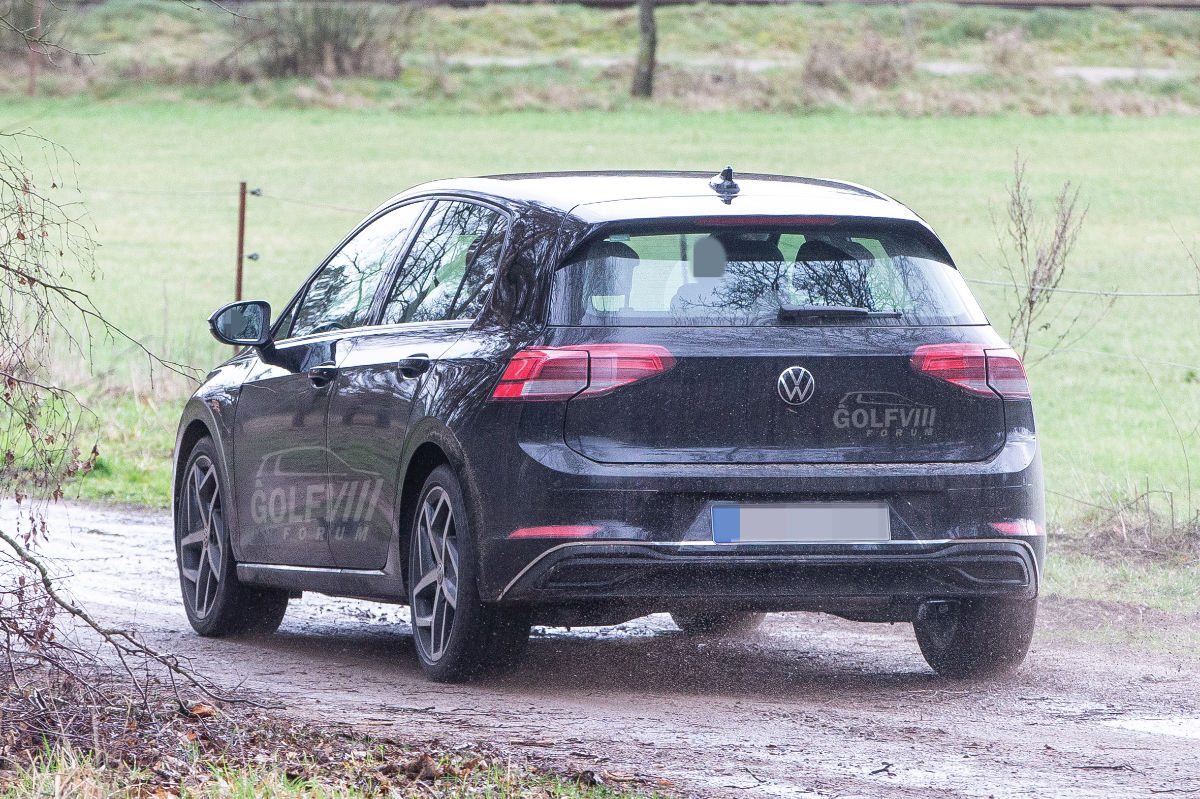 VW Golf 8 - bei Testfahrten erwischt